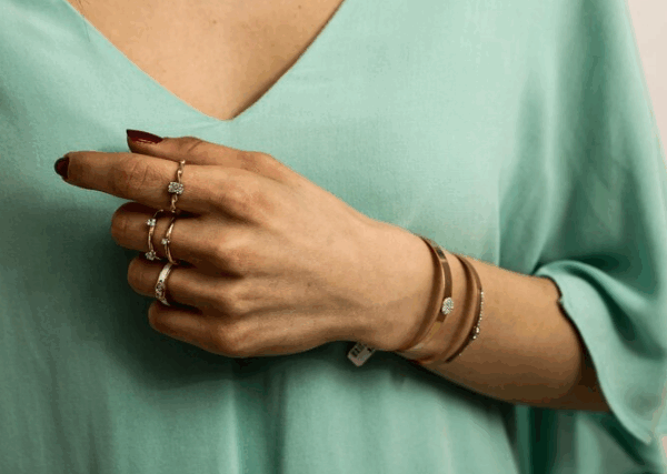 Descubra a beleza e qualidade dos folheados para revenda