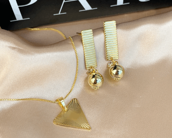 Invista em brincos folheados a ouro e diversifique seu portfólio