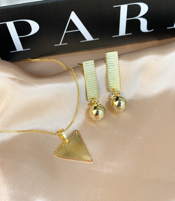 Invista em brincos folheados a ouro e diversifique seu portfólio